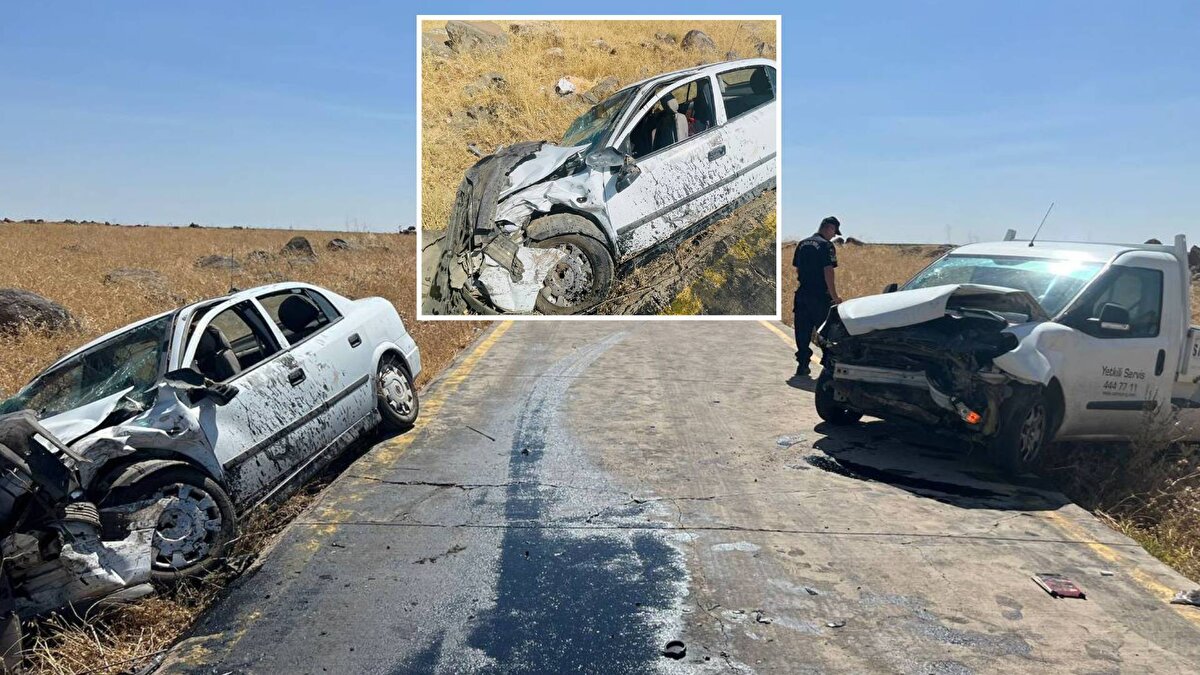 Mahmut Gülcan (43) yönetimindeki 61 AK 589 plakalı otomobil ile karşı yönden gelen Hakan Kaya'nın (19) kullandığı 63 N 3597 plakalı kamyonet, kafa kafaya çarpıştı.