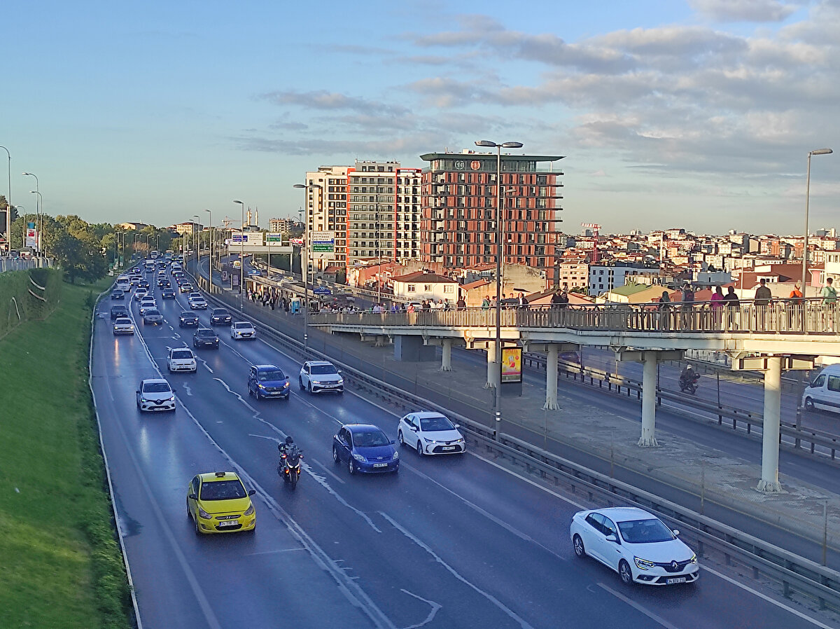 Öte yandan İBB Afet Koordinasyon Merkezi’nde, okulların açılması nedeniyle izleme komitesi kuruldu.<br><br>