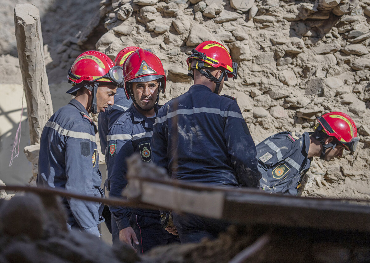 Önceliklerinin temel hizmetleri sağlamaya çalışmak olduğunu vurgulayan Vehbi, deprem nedeniyle kapanan Tarudant kenti çevresindeki yerleşim yerlerine uzanan yolları açma çalışmalarının da sürdüğünü aktardı.