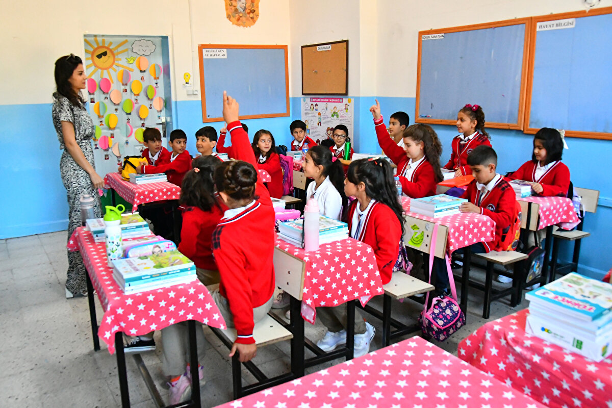 Kahramanmaraş'ta 6 Şubat 2023'te meydana gelen ve 11 ili etkileyen deprem sebebiyle afet bölgesi illeri olarak belirlenen Adana, Adıyaman, Diyarbakır, Elazığ, Gaziantep, Hatay, Kahramanmaraş, Kilis, Malatya, Osmaniye ve Şanlıurfa illerindeki resmi ve özel okullarda 2022-2023 eğitim öğretim yılının ikinci dönemine yönelik öğrenme kayıplarının giderilmesi amacıyla bakanlıkça hazırlanacak program, 11 Eylül ile 6 Ekim arasında eğitim öğretim faaliyetleri ile birlikte uygulanacak.<br><br>