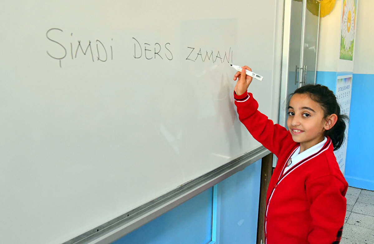 Birinci dönem ara tatili, 13 Kasım 2023 Pazartesi başlayacak ve 17 Kasım 2023 Cuma sona erecek.<br><br>