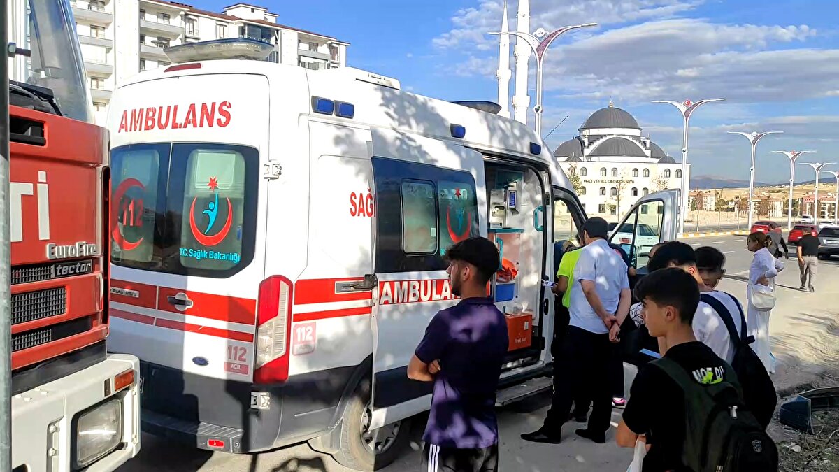 Sürücüsünün ismi öğrenilemeyen 23 EB 962 plakalı şehir içi taşımacılık yapan yolcu otobüsü, seyir halindeyken kontrolden çıkarak 06 FY 788 plakalı otomobile çarptı.