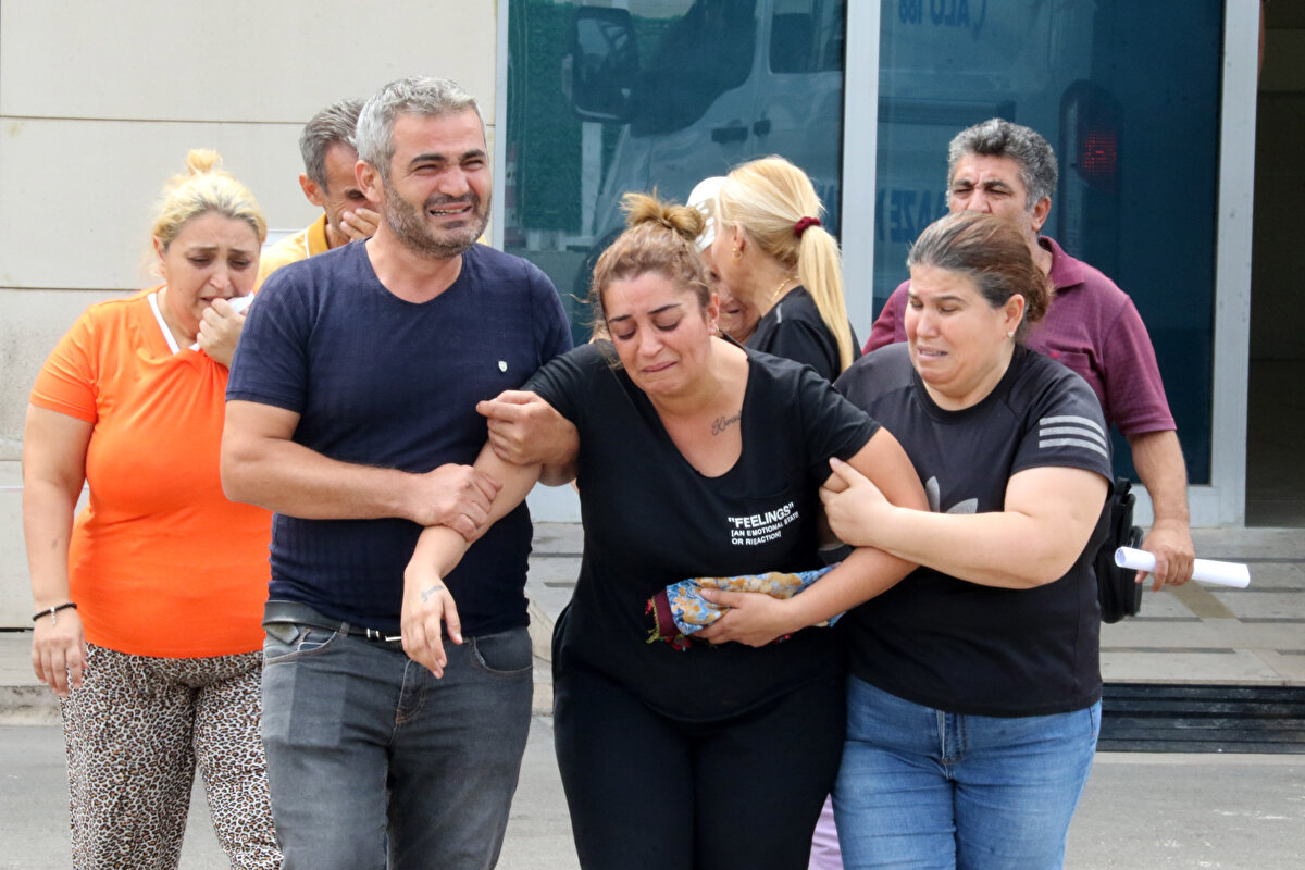 Melisa Yıldırım'ın amcası İbrahim Erol, kazanın yaşandığı bölgede, haftada 2-3 kaza meydana geldiğini söyledi. Erol, Bölgede 'Yolun Sonu' denilen bu yerde belediyelerin ihmalkarlığı çok fazla. Oraya daha büyük engeller ve dubalar konulması gerekiyor. Canımız yandı, başka canlar yanmasın. 3 fidanın ölümü herkesi sarstı. 2 genç kız evlilik çağına geldiği zaman annesi ve babasına, herkese, vatanına milletine hayırlı evlat yetiştirecekti. Ölen diğer arkadaş motosiklet tutkunu biriymiş. Oraya acil önlem alınsın dedi.<br><br>