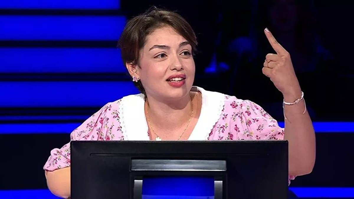 Pınarbaşı Mahallesi Muhtarı Mustafa Sözeri, Rabia'nın mahallede doğup büyüdüğünü belirterek, "Kızımız yarışmayı kazandı, çok sevindik" dedi.<br>