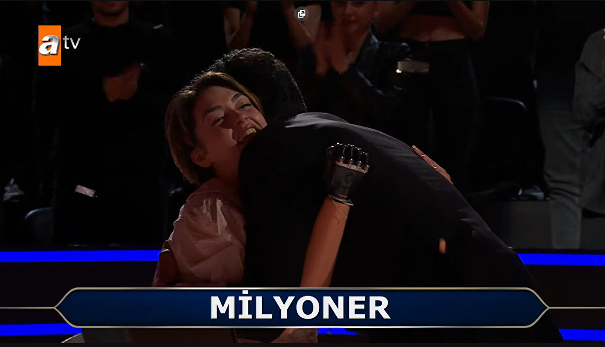 Rabia'nın yaz aylarında köyüne geldiğini ve dedesinin evinde kalarak sıla-i rahim yaptığını anlatan Muhtar Sözeri, "Çilek sezonunda burada olur, kışları Ankara'ya gider.<br>