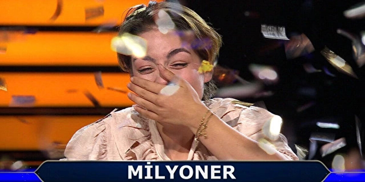 KÖYÜNDE GURUR VE MUTLULUK VAR<br><br>Rabia Göğercin, elde ettiği başarıyla doğup büyüdüğü Hüyük ilçesine bağlı Pınarbaşı Mahallesi'nin de gururu oldu.