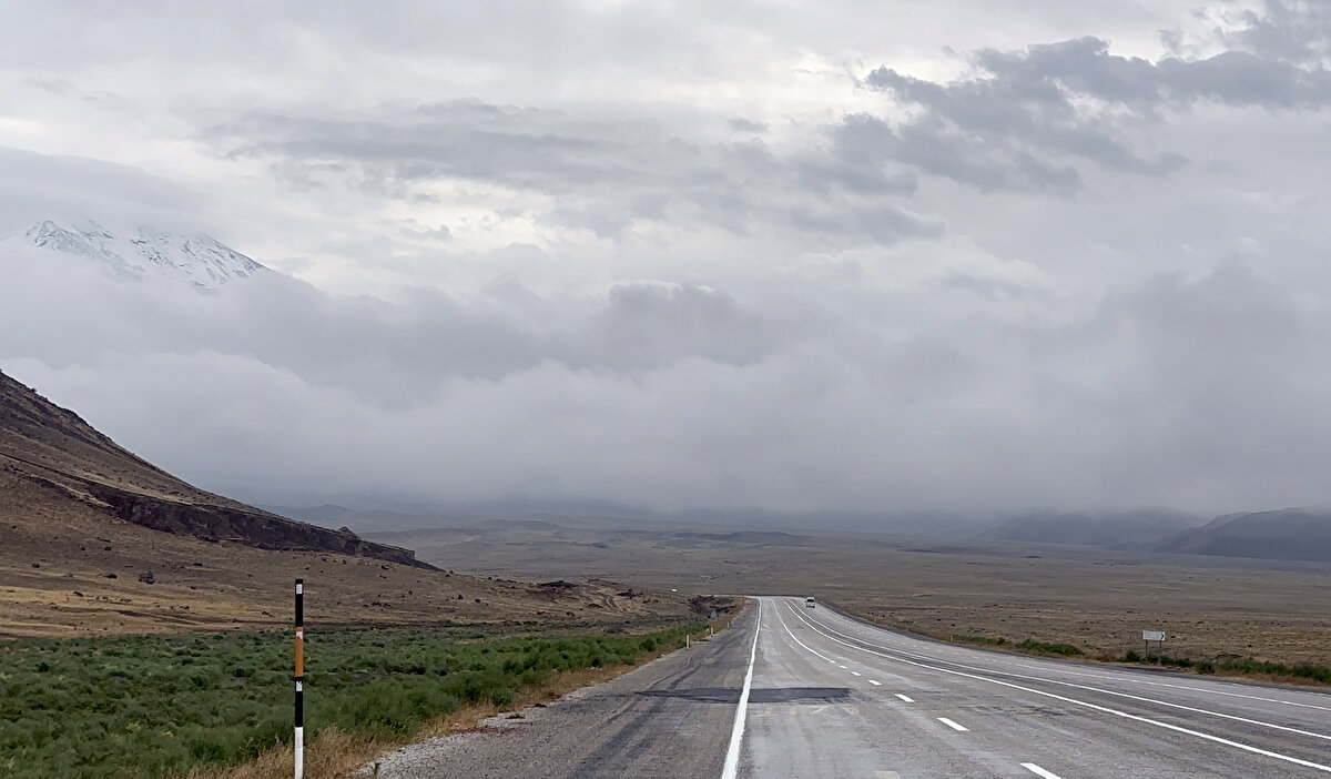 Türkiye'nin en yüksek rakımlı noktası Ağrı Dağı'nda kar yağışı etkili oluyor.<br><br>