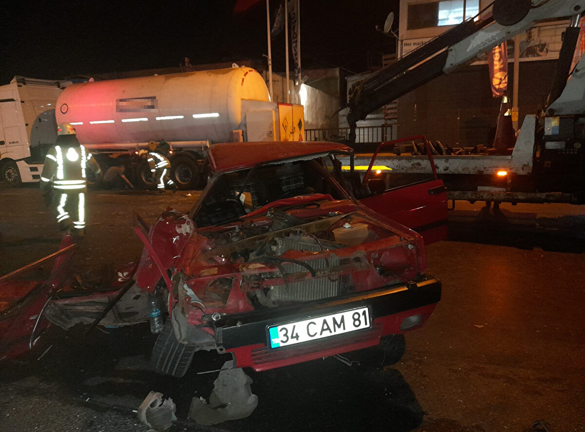 Kaza, saat 00.30 sıralarında Maltepe Mahallesi Gümüşsuyu Caddesi'nde meydana geldi. 