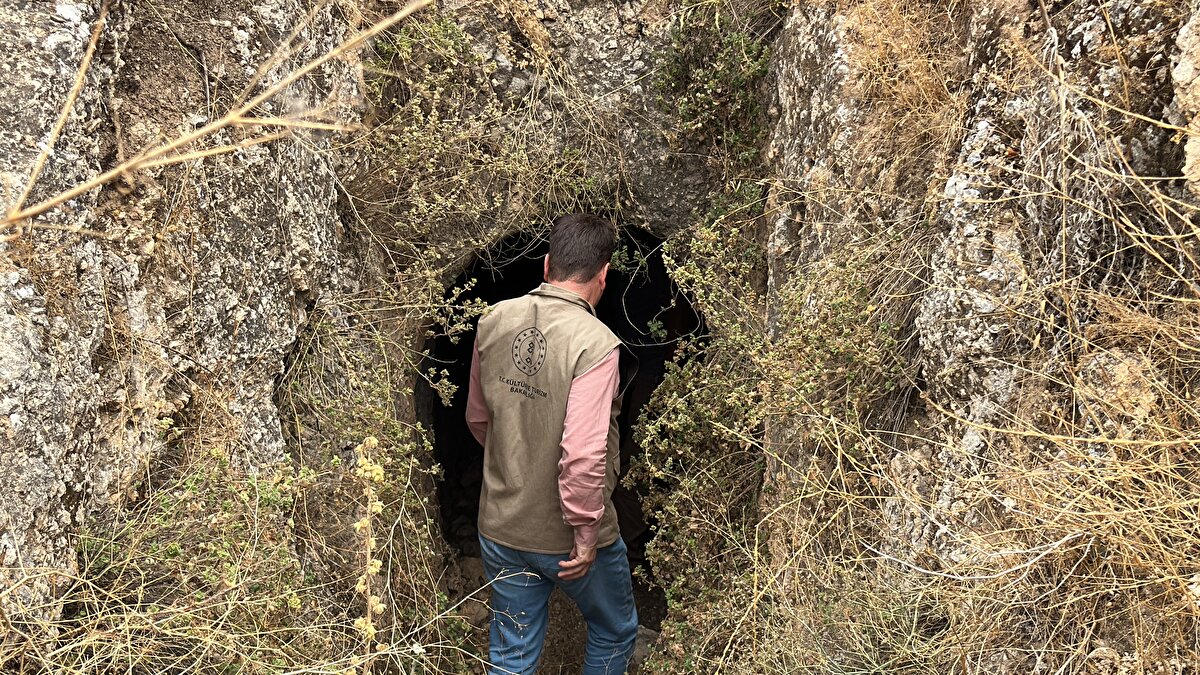 Turistleri buraya davet eden Alkan, "Burası Adıyaman için çok değerli bir su tüneli. Tüm yerli ve yabancı ziyaretçileri buraya bekliyoruz." şeklinde konuştu.<br><br>