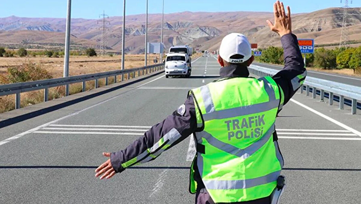 Başvuru nereye yapılacak?<br>Yeni tip sürücü belgesi ve yeni nesil kimlik kartına sahip olanlar, kimlik kartlarıyla nüfus müdürlüklerine başvurarak bu uygulamadan faydalanabilir.<br><br>Yeni tip sürücü belgesi bulunanlar, yeni nesil elektronik kimlik kartı başvurusu sırasında bu uygulamadan faydalanabilir.