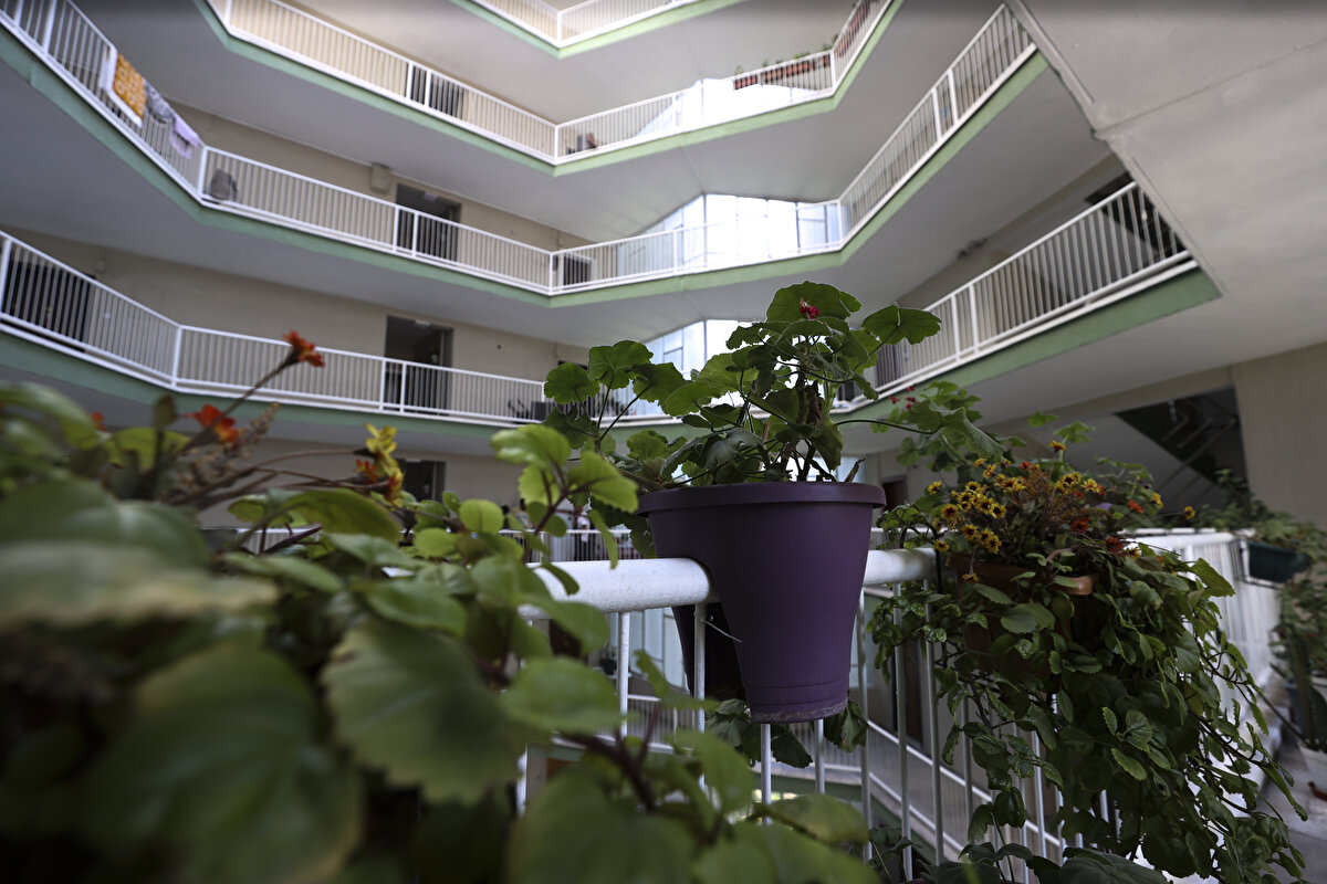 Yeşiltepe blokları sakinlerinden Mahir Barış da yaklaşık 60 senedir bu sitede yaşadığını söyledi.<br><br>