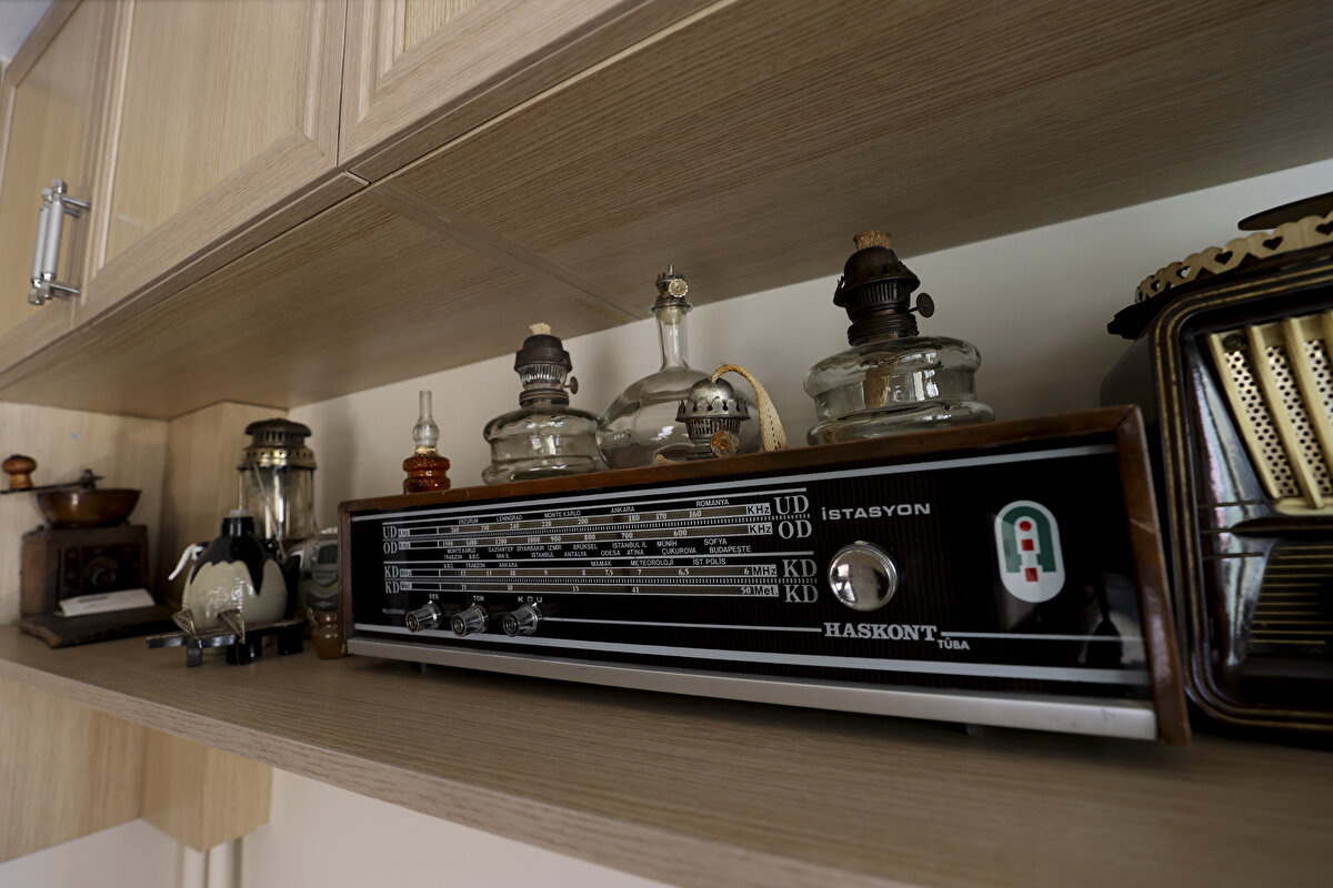 Yaklaşık 20 dönümlük bir alan içerisinde olan sitede 420 daire olduğunu ifade eden Saraç, "İki blok bizden ayrılmış. Şu anki Yeşiltepe sitesinde 2 bin kişi yaşıyor." dedi.<br><br>