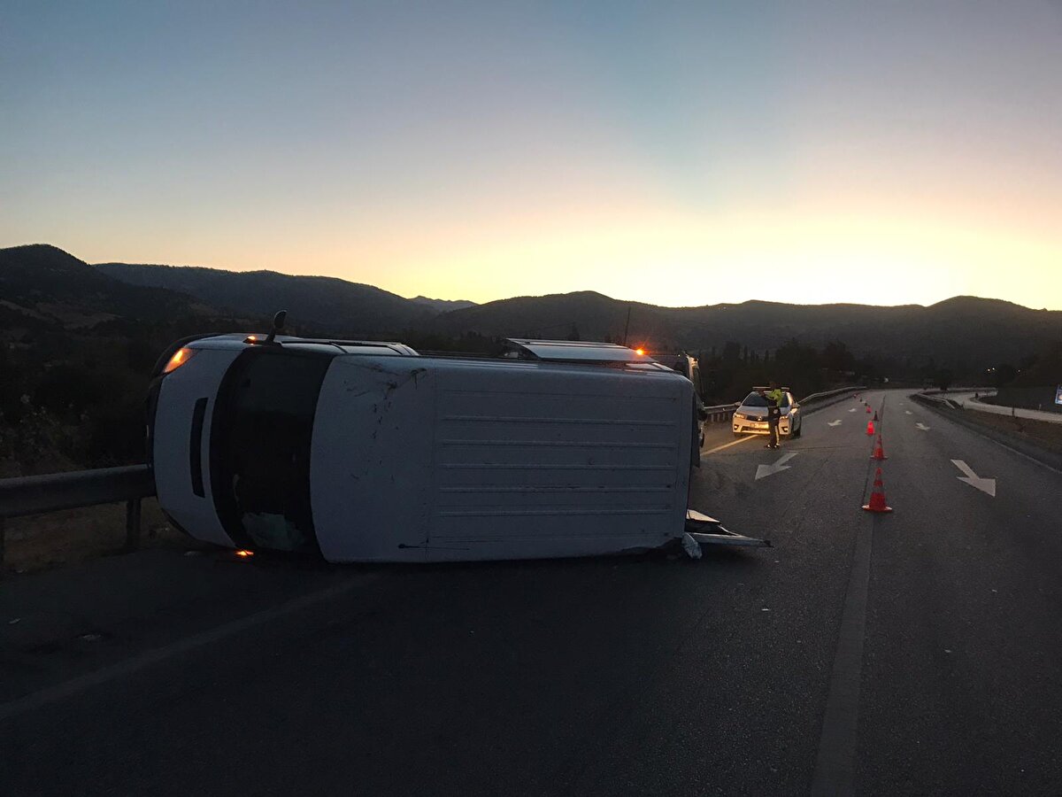 İhbar üzerine bölgeye çok sayıda polis ve sağlık ekibi sevk edildi.