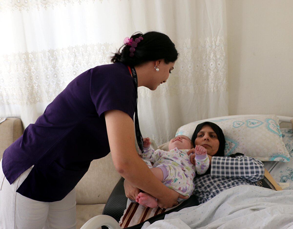 Vatin'i kucağıma alıp, Kur'an okuduğunu dile getiren anne Begdas, hiçbir şey hissetmediğini anlattı.<br><br>