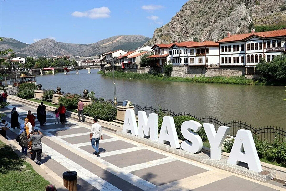 Amasya<br>2020 nüfusu 335 bin 494 kişi. Geçen yıla göre 2 bin 306 kişi azaldı.