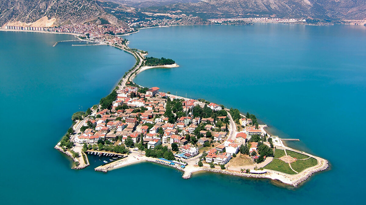 Isparta<br>2020 nüfusu 440 bin 304 kişi. Geçen yıla göre 4 bin 610 kişi azaldı.