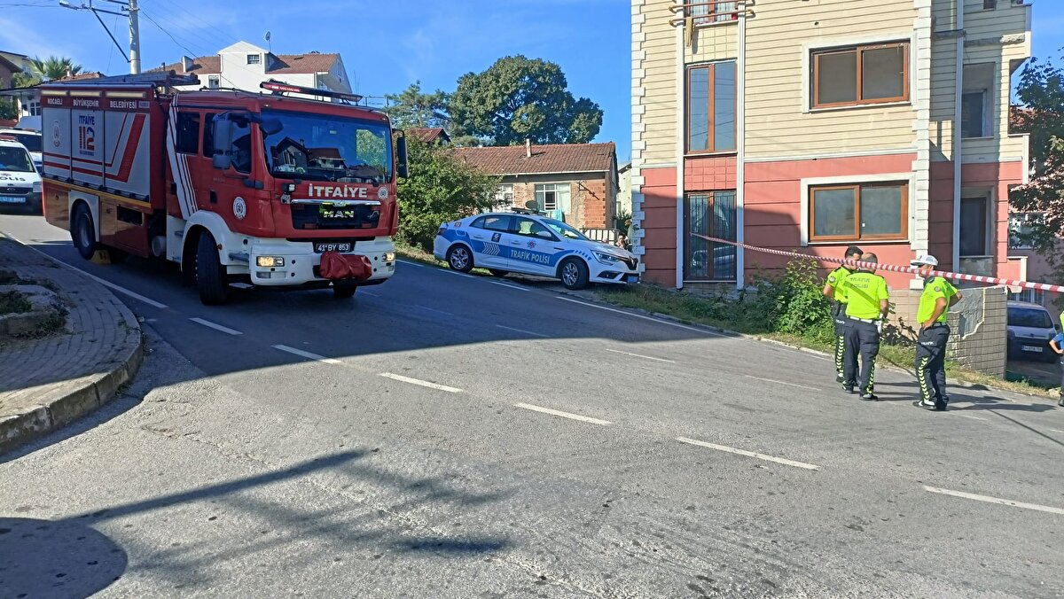 İhbar üzerine olay yerine çok sayıda sağlık ve polis ekibi sevk edildi.<br><br>