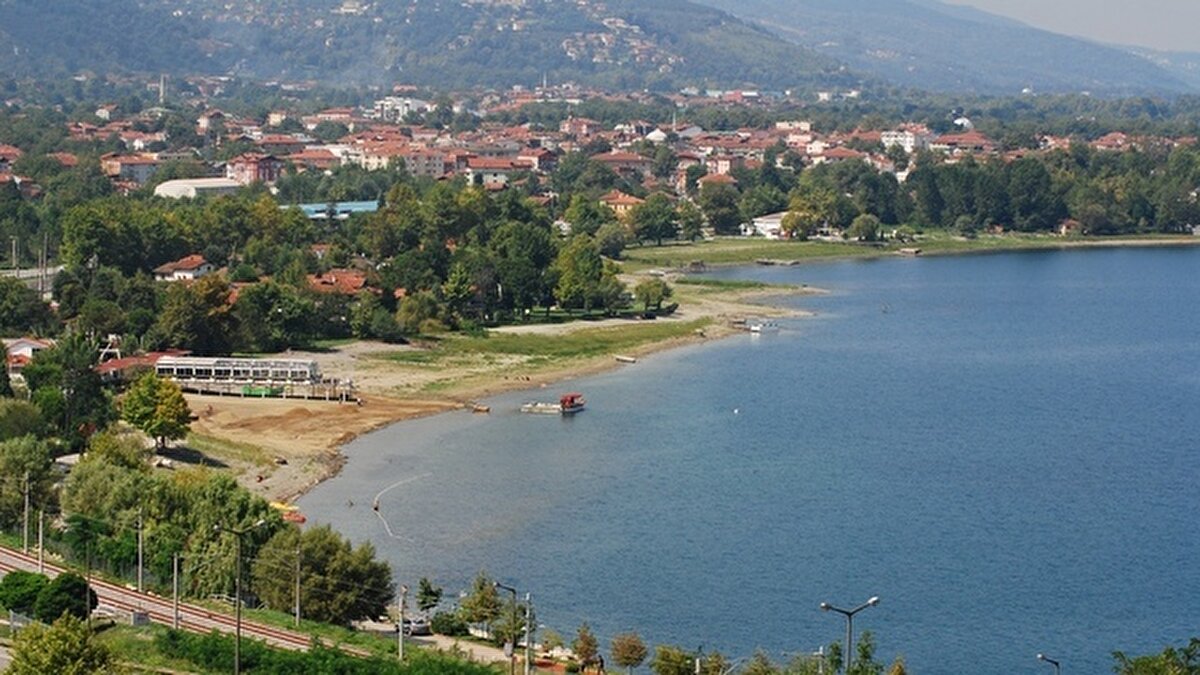 Sakarya<br>2020 nüfusu 1 milyon 042 bin 649 kişi. Geçen yıla göre 12 bin 999 kişi arttı.