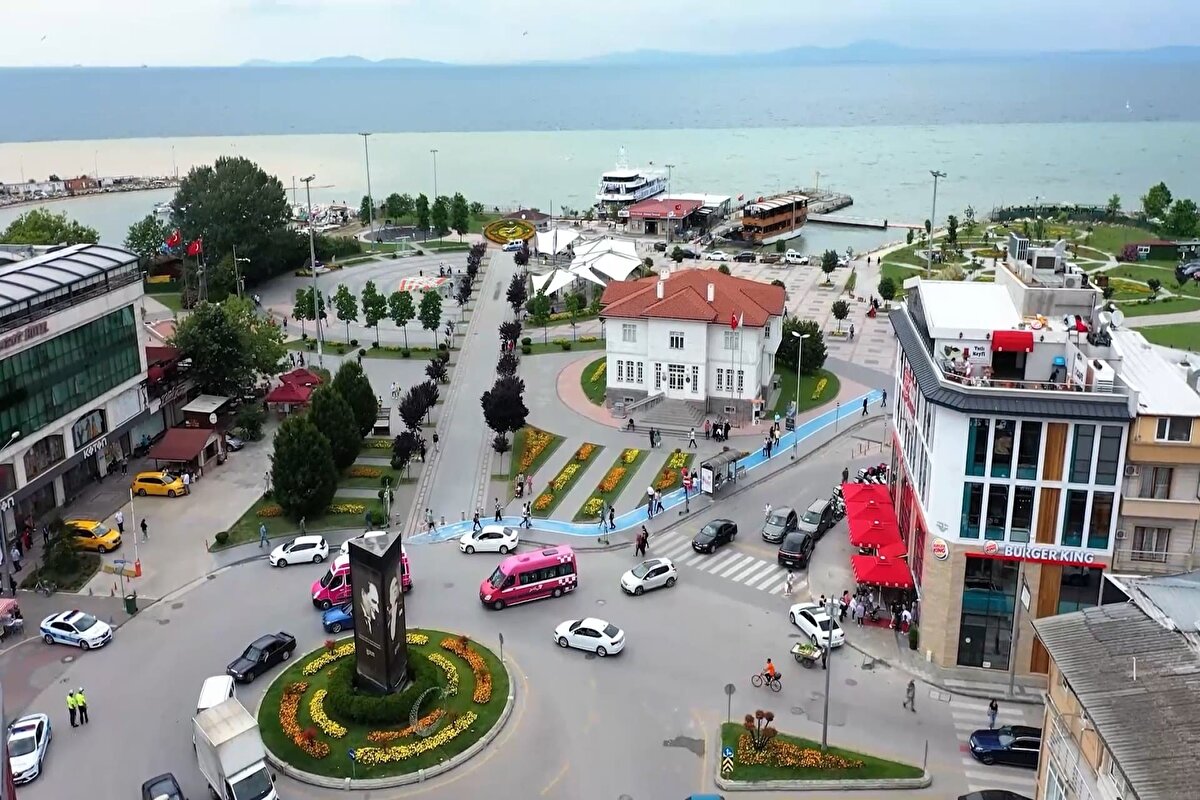 Yalova<br>2020 nüfusu 276 bin 050 kişi. Geçen yıla göre 5 bin 74 kişi arttı.