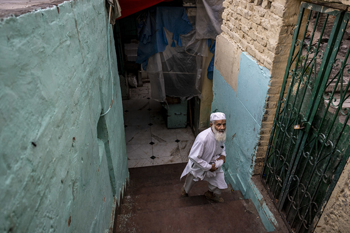 İslâm sancağının asırlardır dalgalandığı Nizâmeddin Dergâhı'nda barışçıl anlayışla tebliğ ve irşat faaliyetleri yürütülüyor.