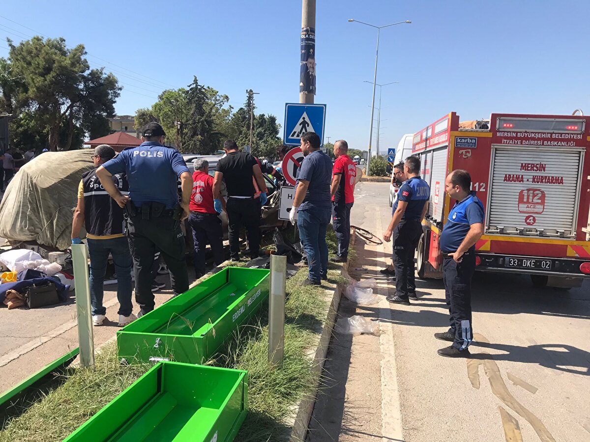 Çevredekilerin ihbarı üzerine kaza yerine sağlık, polis ve itfaiye ekipleri sevk edildi. Yaralılar, ambulanslarla hastaneye kaldırıldı. Tedaviye alınan yaralılardan Önder Çağlayan’ın durumunun ağır olduğu bildirildi.<br><br>
