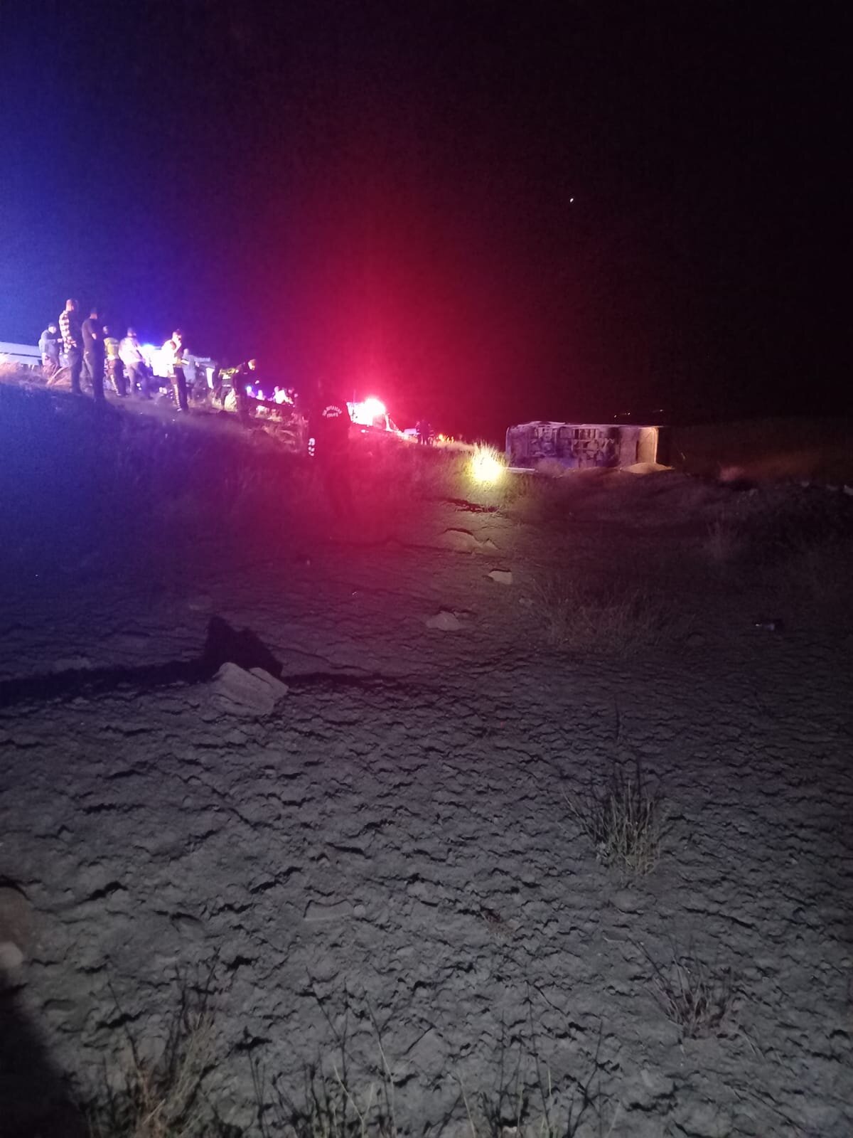 Kazanın ardından bölgeye ambulans, UMKE, AFAD, emniyet, jandarma ve itfaiye personelinin sevk edildiği bildirilen açıklamada, şunlar kaydedildi:<br>