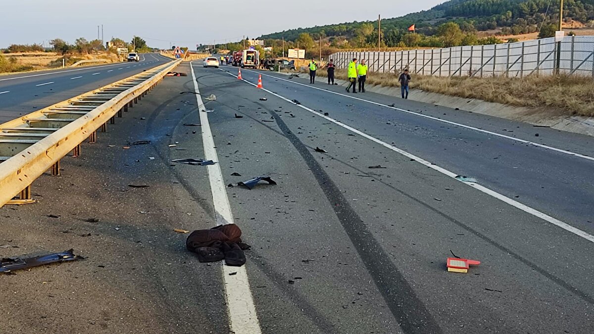 Yaralılar, itfaiye ekiplerince araçlardan çıkartılarak ambulanslarla kaldırıldıkları Keşan Devlet Hastanesi'nde tedavi altına alındı. 