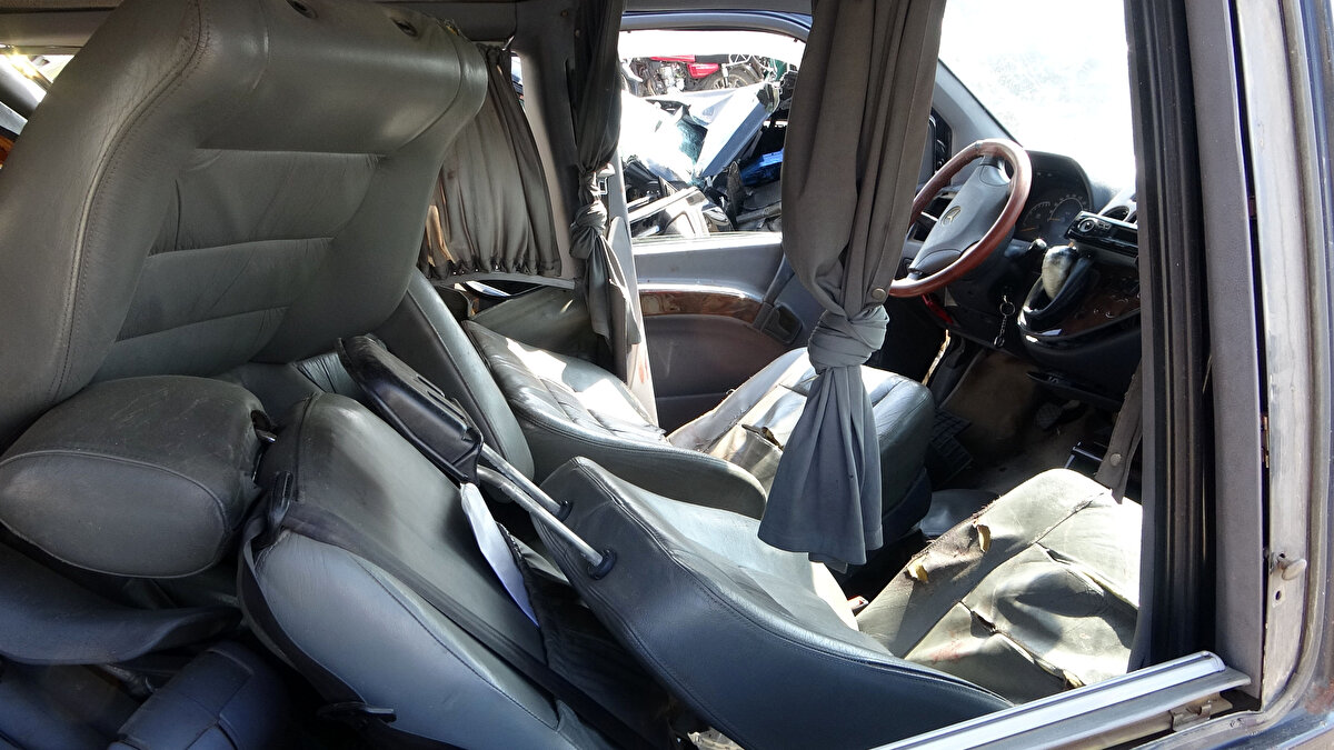 Otomobil sürücüsü Batuhan Kömür, minibüs sürücüsü Osman Kaykı ve yolcular Cafer İzci (54) ile Ozan Sezer (27) ağır yaralandı. İhbar üzerine olay yerine polis, jandarma, itfaiye ve sağlık ekipleri sevk edildi. 