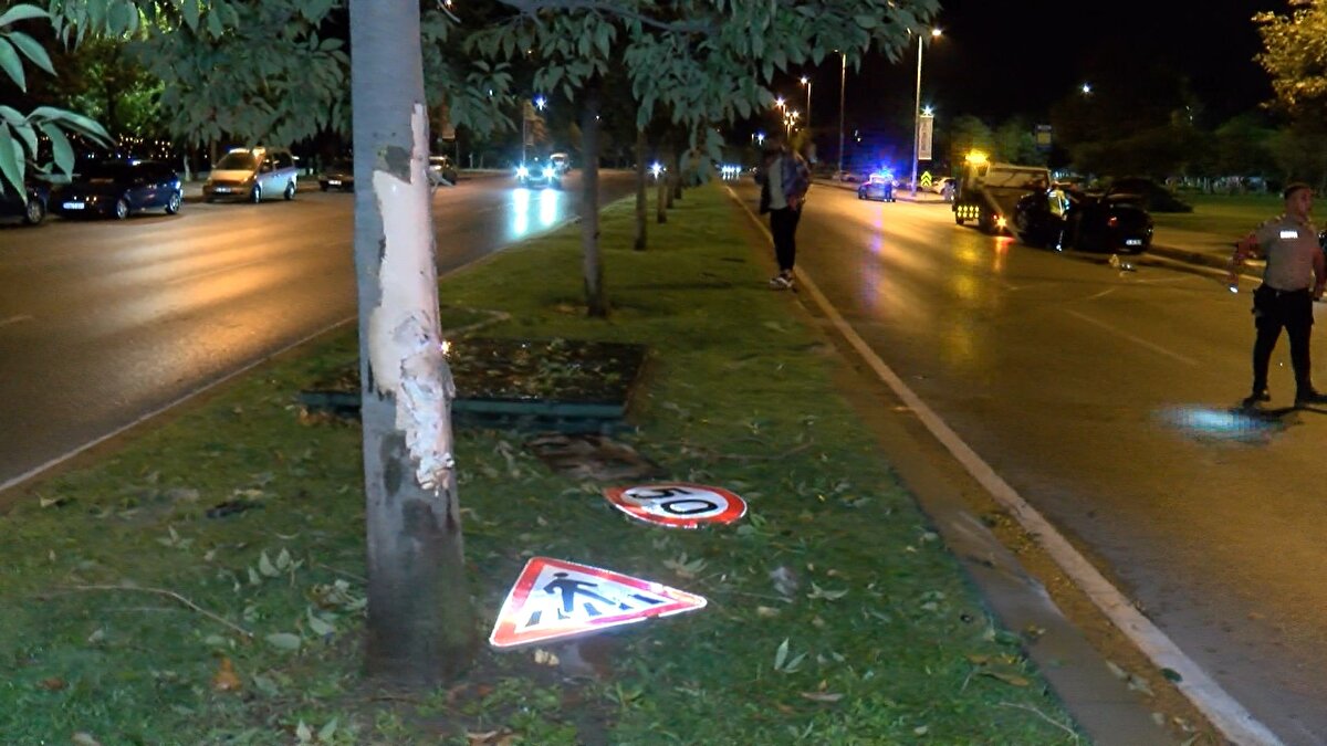 Kaza, saat 04.00 sıralarında Turgut Özal Bulvarı'nda meydana geldi.