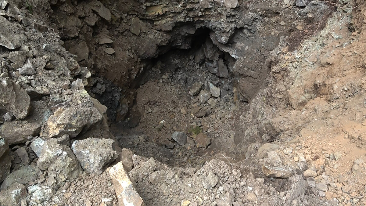 Uğurcan Atalı da "Öyle bir yol yapmışlar ki, 'Yapın' desek yapmazlar, 'Oraya yol kazın' desek kazmazlar. Mağara yapmışlar. Adamlar neye heves edip kazdılar bilmiyoruz" ifadelerini kullandı. 