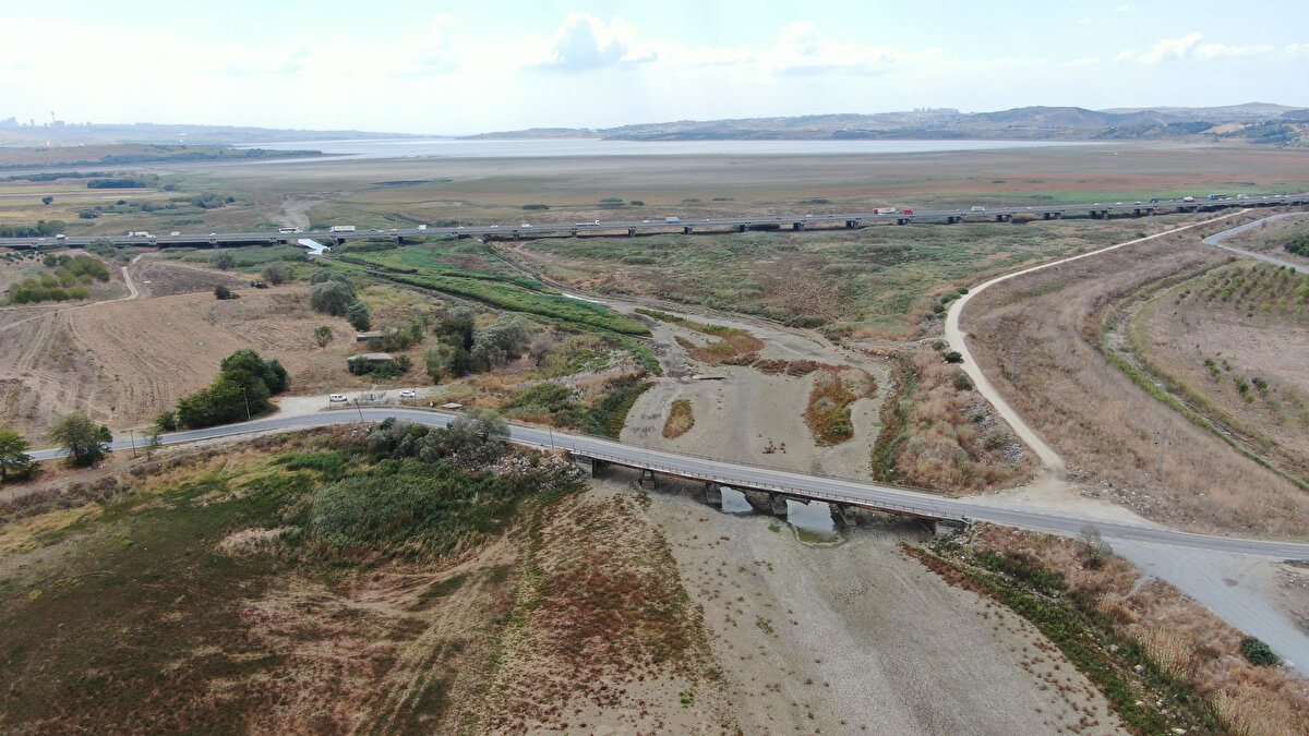 İstanbul'un barajlarındaki yüzde 24.97 doluluk oranının 2014 yılından bu yana ölçülen en düşük değer olduğu belirtildi.
