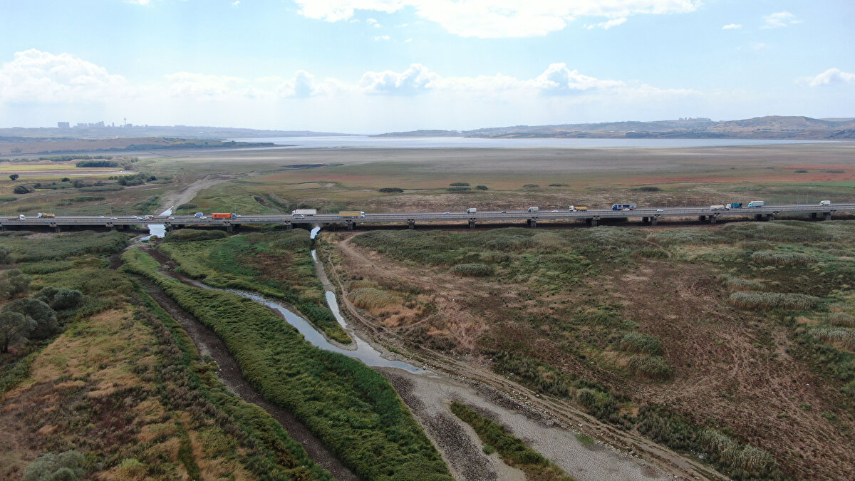 İstanbul'da barajlar son günlerde kesilen yağışların ardından alarm vermeye devam ediyor.