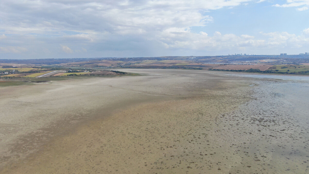 4 BARAJ YÜZDE 10'UN ALTINA İNDİ<br><br>İstanbul'un barajlarından 4'ünde doluluk oranı yüzde 10'un altına indi.
