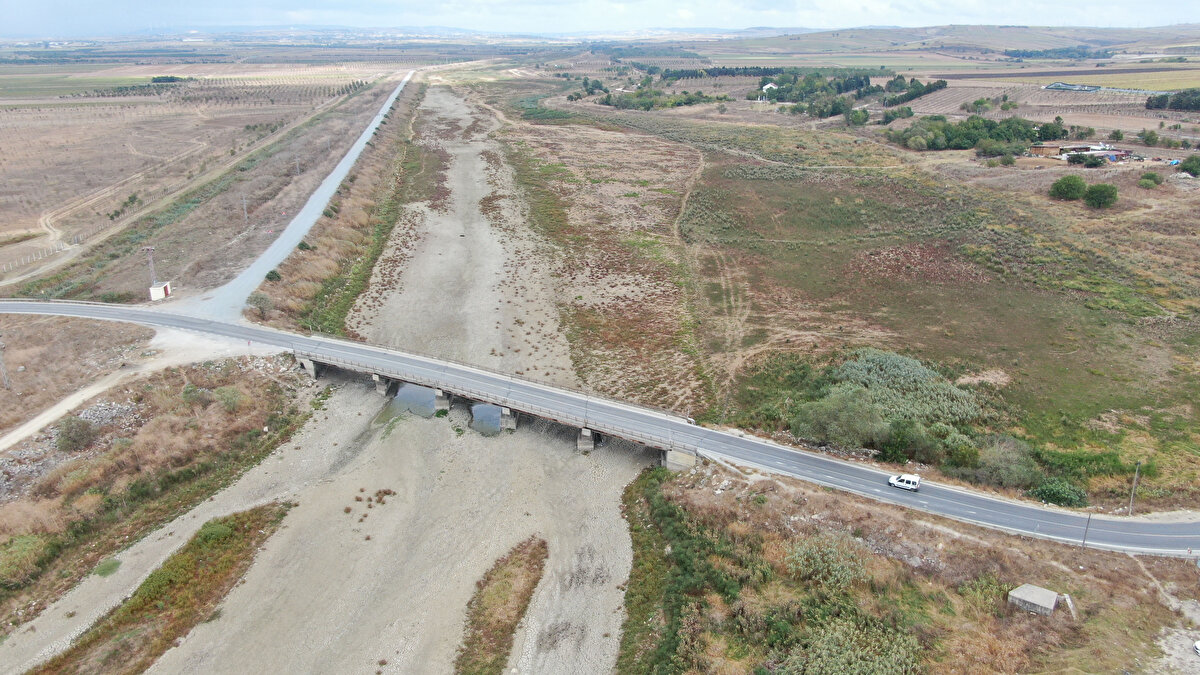 İSKİ verilerine göre bugün doluluk oranı yüzde 24.97 olarak ölçüldü. Bu değer son bir yılın en düşük değeri olarak kayıtlara geçti. Bir ay önce barajların doluluk oranı yaklaşık yüzde 30 civarındaydı.