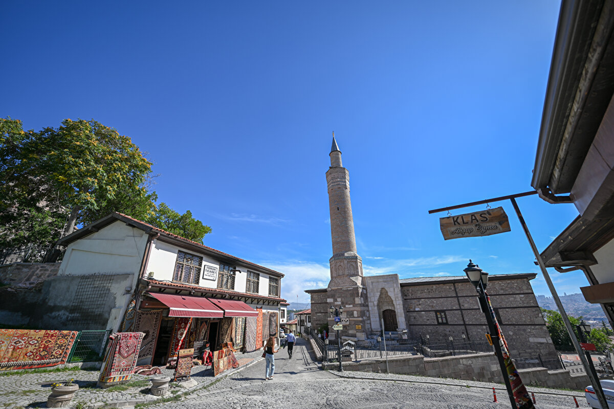 Türkiye'nin sahip olduğu evrensel ve kültürel değerlerin korunması, gelecek nesillere aktarılması ve ülkemizin tanıtımı açısından UNESCO tarafından Türkiye'nin iki alanının daha aynı oturumda Dünya Mirası Listesi'ne kaydolması büyük bir başarı olarak nitelendiriliyor.<br><br>