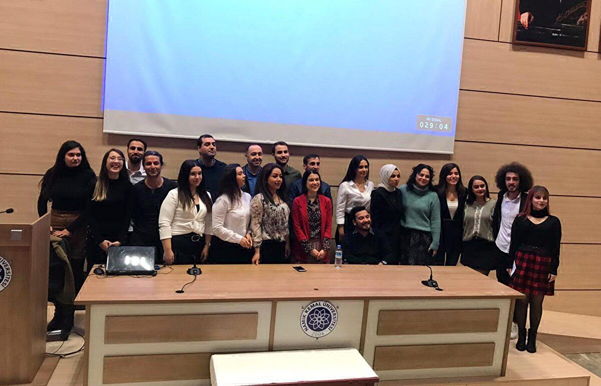 Tekerlekli sandalye ile derslere giren Garip, "İnsanların hayatlarında illa ki zorluklar oluyor, illa ki pes ettikleri,' yapamam' dedikleri, hayatta kendilerine engel gördükleri her şey olabiliyor.