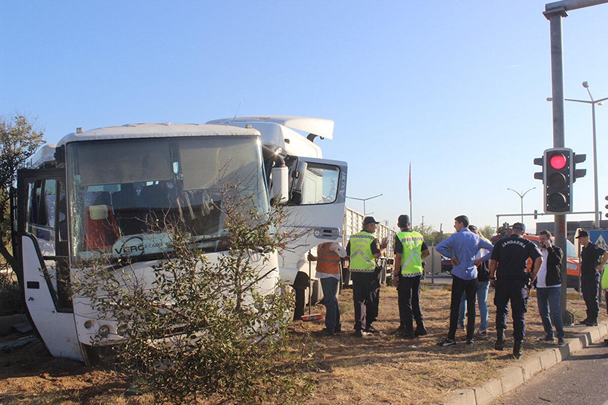 Yaralılar, sağlık ekiplerince yapılan ilk müdahalenin ardından Salihli Devlet Hastanesi ve ilçedeki özel hastanelere götürülerek tedaviye alındı.<br>