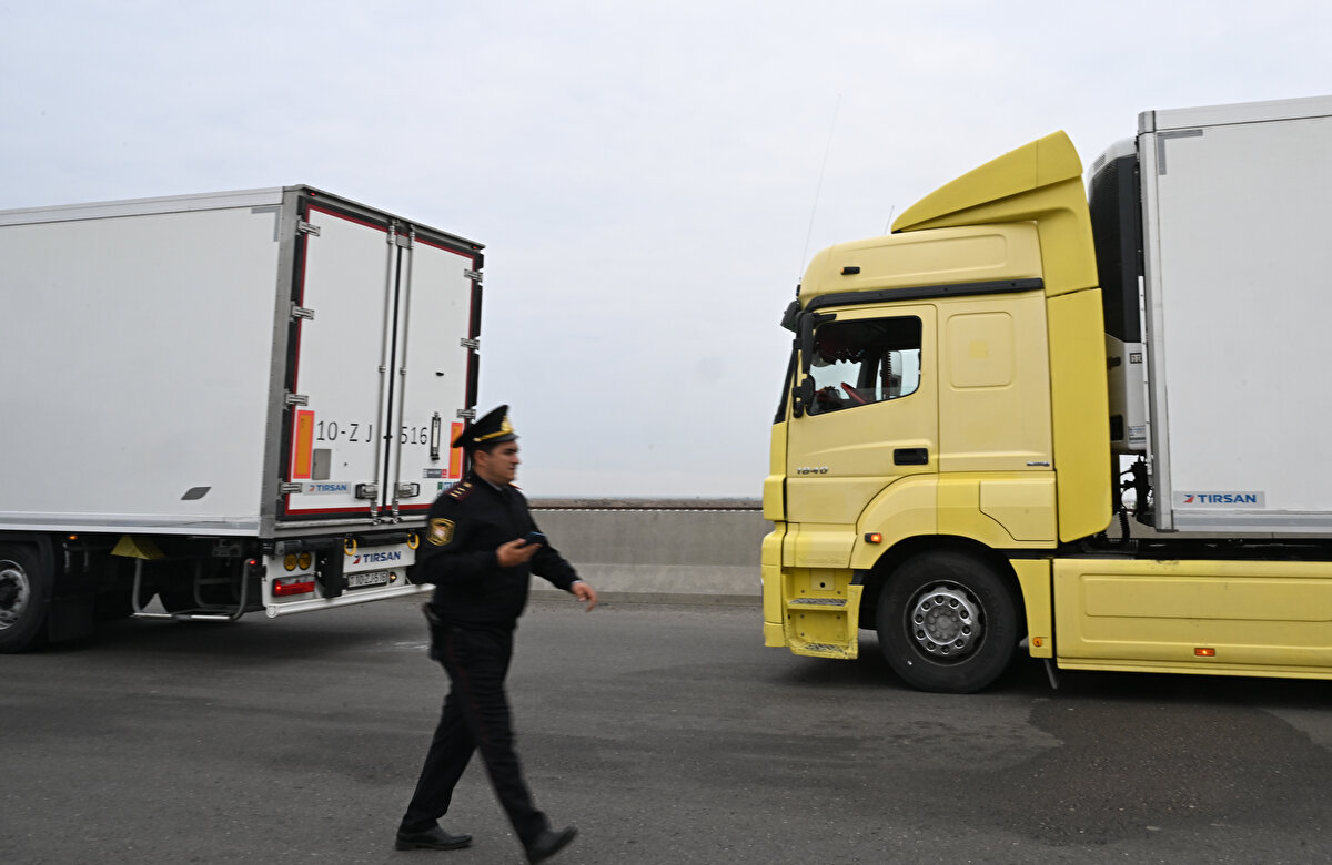 Azerbaycan Olağanüstü Haller Bakanlığı Karabağ Bölge Müdürü Mirali Feyzivey, gazetecilere yaptığı açıklamada, Karabağ’daki Ermeni nüfusun ihtiyaçlarının karşılanması için insani yardımlara devam edeceklerini söyledi.<br>