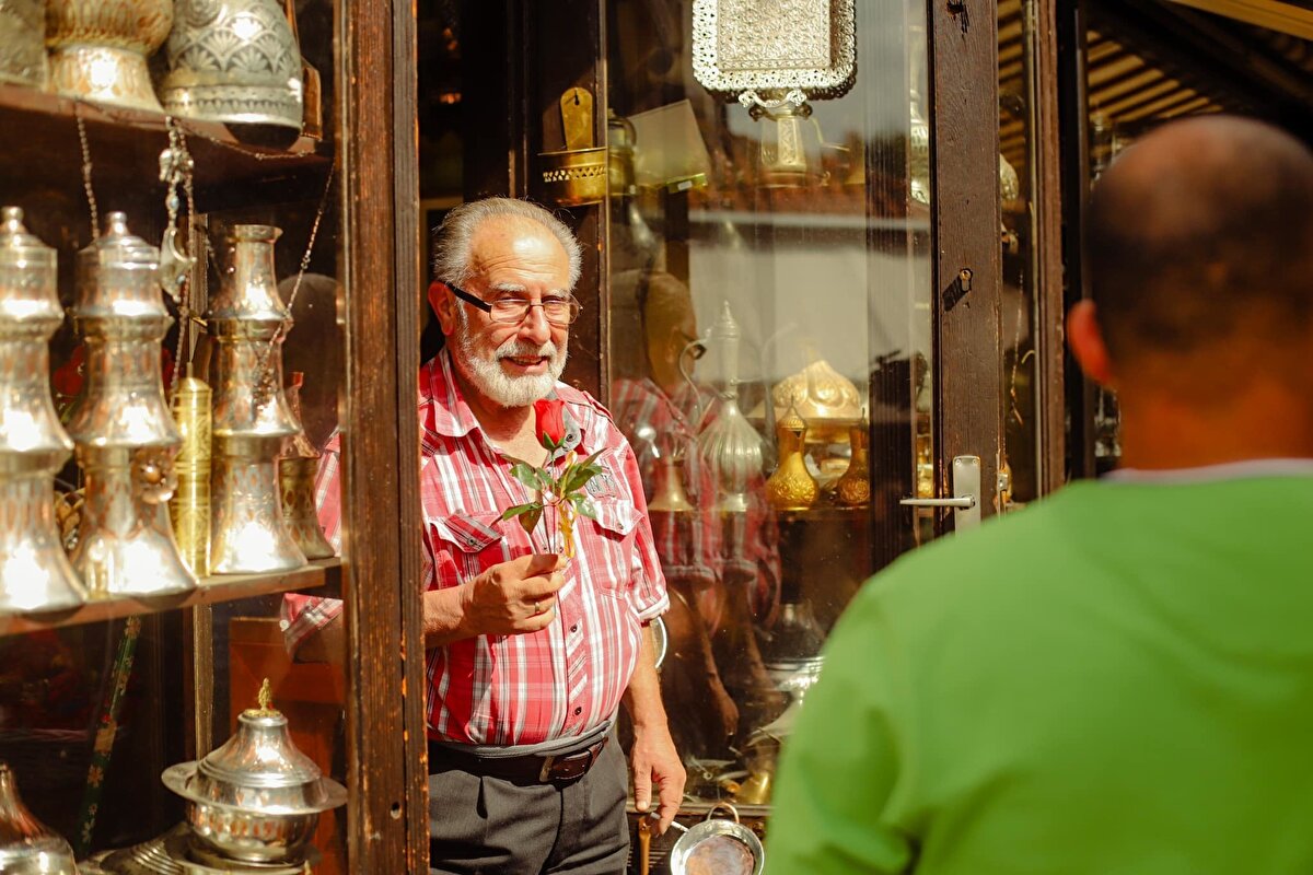 Saraybosna İslam Birliği Meclisi Başimamı Abdulgafar Velic, burada yaptığı konuşmada, Bosna Hersek'te, Hz. Muhammed'in doğduğu ayın özel bir anlam taşıdığını ifade ederek, "Yüreğimizde taşıdığımız özel sevgi ve derin saygı ile Saraybosna bu ay için ayrı bir ruha büründü. Sokaklar temizlendi, evlerde yemekler, tatlılar, şerbetler hazırlandı." dedi.