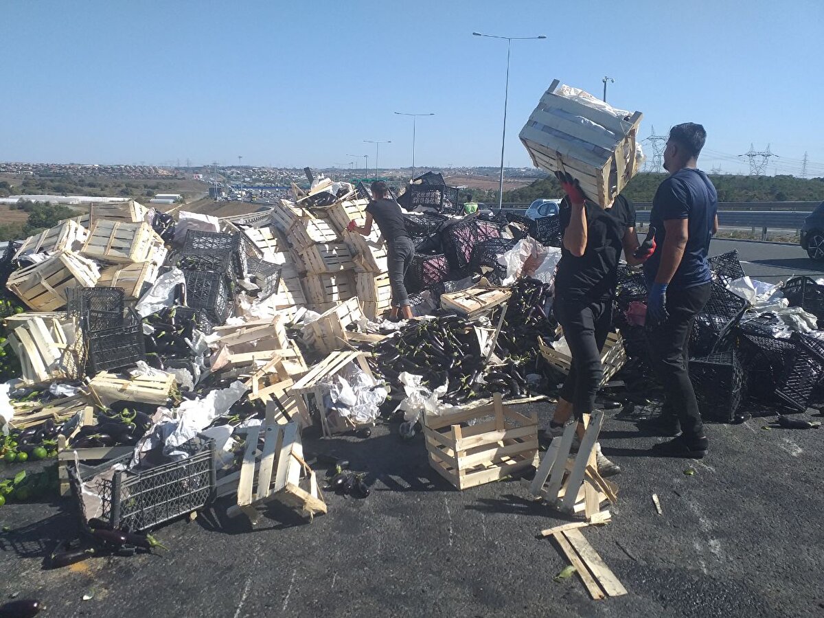 İhbar üzerine olay yerine jandarma ve itfaiye ekipleri sevk edildi.<br><br>