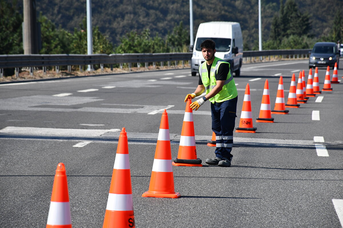 Kaynaşlı ve Abant gişeleri arasındaki 23 kilometrelik kesimde Ankara yönündeki trafik akışı 46 gün boyunca D-100 üzerinden sağlanacak, otoyolun İstanbul yönü ise ulaşıma açık olacak.<br><br>