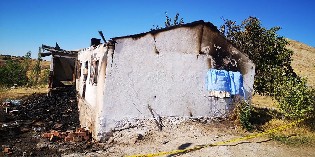 Yangını fark eden köylüler durumu itfaiye ve sağlık ekiplerine bildirdi. Gelen ekiplerin müdahalesiyle yangın söndürüldü. Yangında evden çıkamayan Ahmet ve Çiçek Gözübüyük çifti hayatını kaybetti.<br>