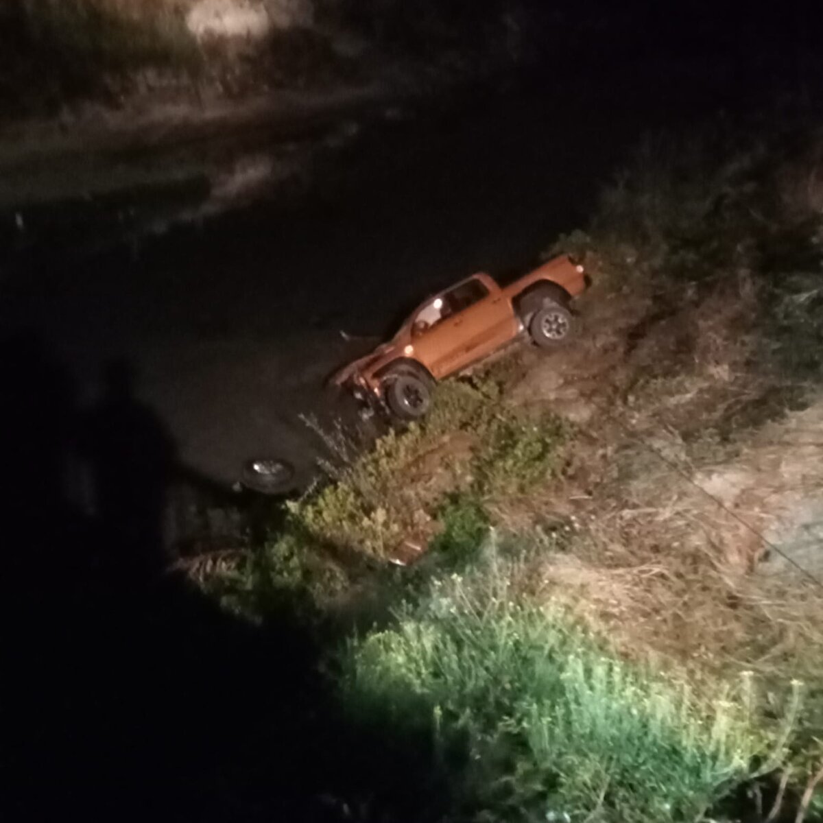 Kazada araçta bulunan Murat Sınmaz (39) yaşamını yitirirken Serhan Aslandoğdu, Ebubekir Çalışkan ve Furkan Bülbül yaralandı. İhbar üzerine kaza yerine polis, sağlık ve itfaiye ekipleri sevk edildi.