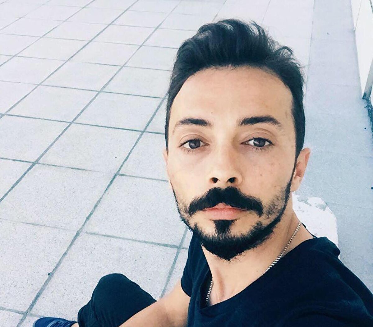 Yaralılar, ambulanslarla hastanelere kaldırılarak tedaviye alındı.<br>Murat Sınmaz'ın cesedi, yapılan incelemenin ardından otopsi işlemleri için hastanenin morguna gönderildi.<br>Kazayla ilgili soruşturma başlatıldı.