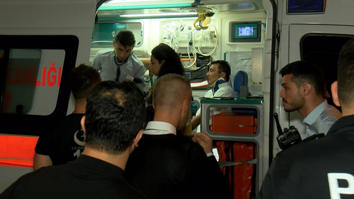 Ekipler, taksi içerisinde kimsenin olmadığını ve taksimetrenin çalışmadığını tespit ederken, her ihtimale karşın otoyolun kenarında bulunan alanda el fenerleriyle arama çalışmaları yaptı. 