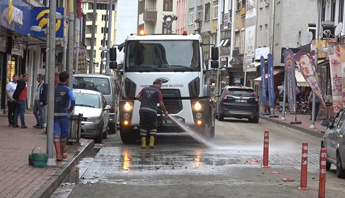 AFAD ve Trabzon Büyükşehir Belediyesi koordinesiyle sürdürülen çalışmalarda ilk belirlemelere göre, Sürmene'de 8, Araklı'ta 6, Of'ta 2, Arsin'de 3 olmak üzere 19 mahallede su baskını ve heyelan meydana geldi. 