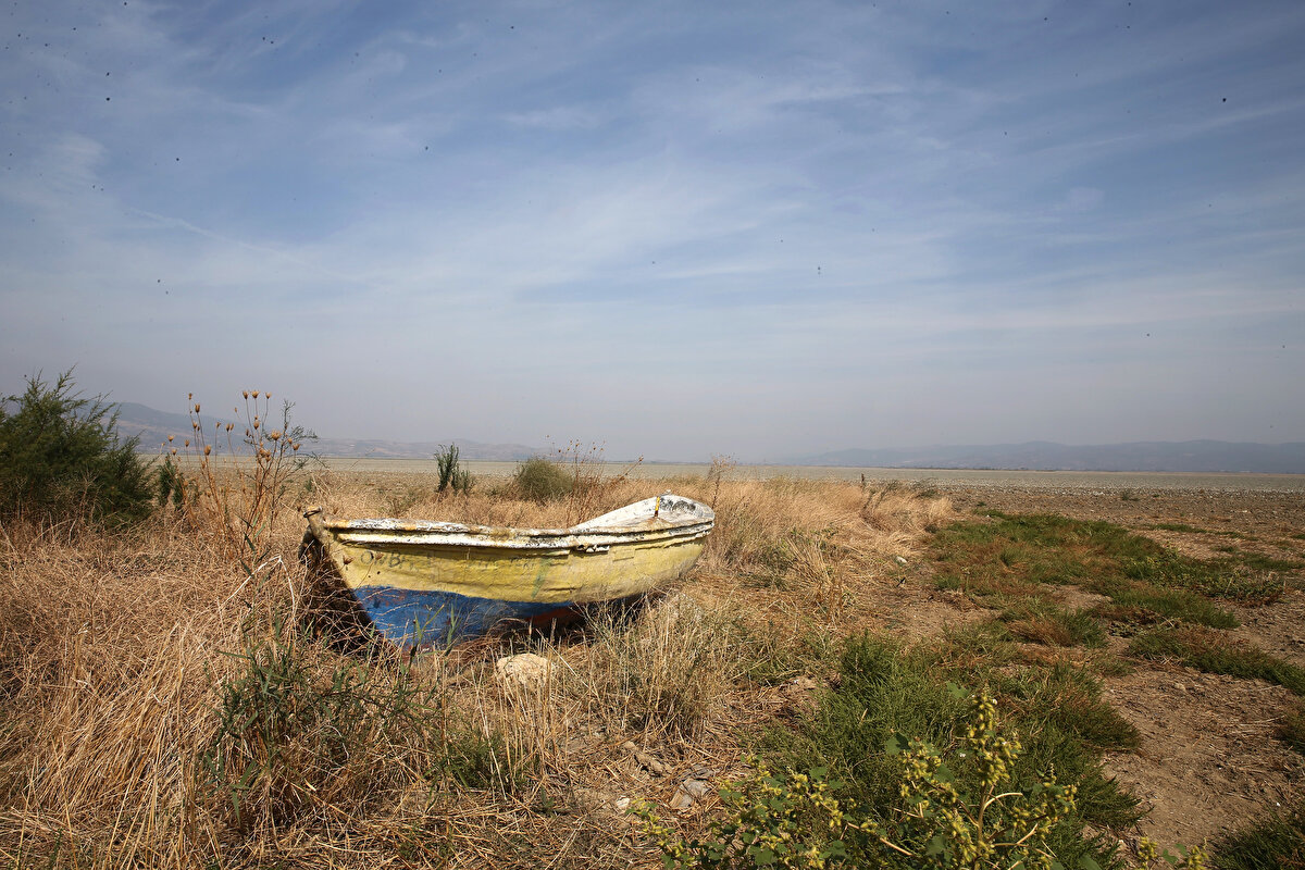 Kuruyan alanların kaçak şekilde tarla olarak kullanılması üzerine, Manisa Valiliği, DSİ Genel Müdürlüğü, Doğa Koruma ve Milli Parklar Genel Müdürlüğü ile Tarım İşletmeleri Genel Müdürlüğü (TİGEM) çalışma başlattı.<br><br>