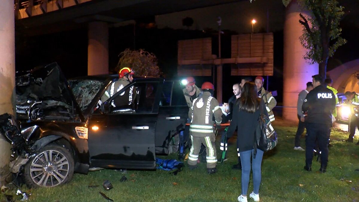 İtfaiye ekiplerinin yaklaşık 30 dakika süren çalışmasından sonra cipten çıkardığı yaralılara sağlık ekipleri ilk müdahalede bulundu. Yaralılar ambulanslara taşınarak hastaneye kaldırdı.