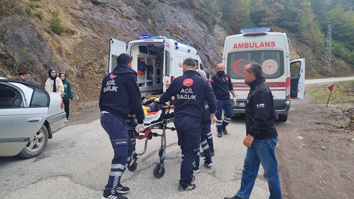 Çalışkan'ın cenazesi ise UMKE ve AFAD ekiplerince yola kadar taşınarak ambulansa konuldu.<br><br>Kazada başka ölen ya da yaralananın olma ihtimaline karşı ekiplerin bölgedeki çalışmaları devam ediyor.