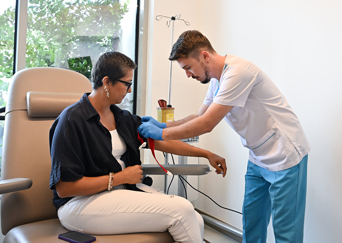 Kemoterapinin mayıs ayında tamamlandığını radyoterapinin de son dönemlerinde olduğunu söyleyen Baş, sağlığına kavuştuğu için çok mutlu olduğunu aktardı.<br><br>Seden Baş, hastalığı süresince Şans'ın hiç yanından ve göğsünden ayrılmadığını, tümörden kurtulunca kedisinin de normale döndüğünü ifade etti.<br>